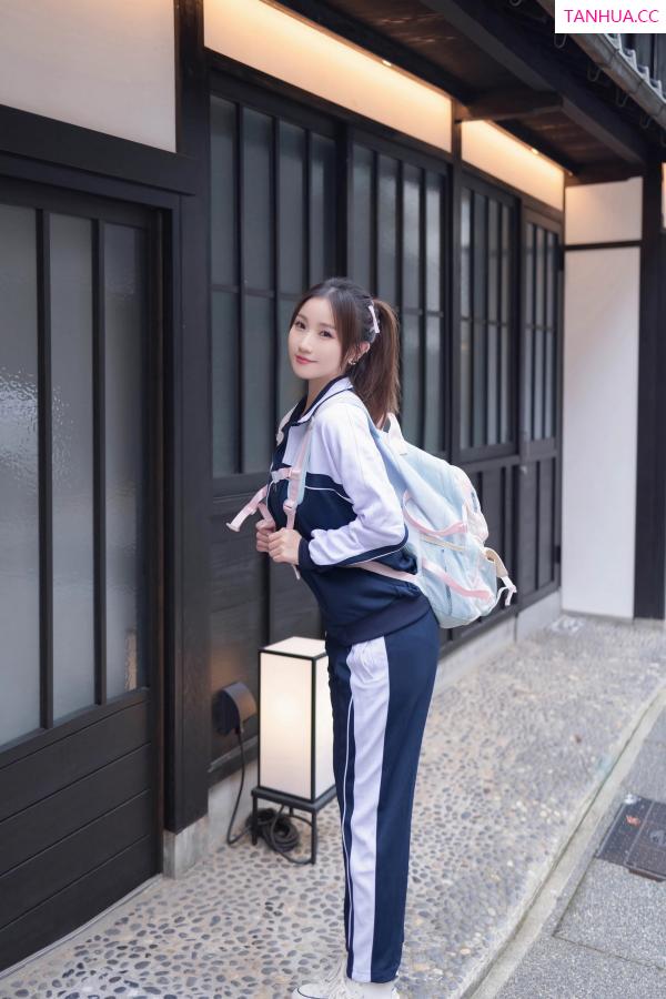   [XiuRen]高清写真图 2023.10.18 No.7528 杏子Yada 制服美腿第3张图片